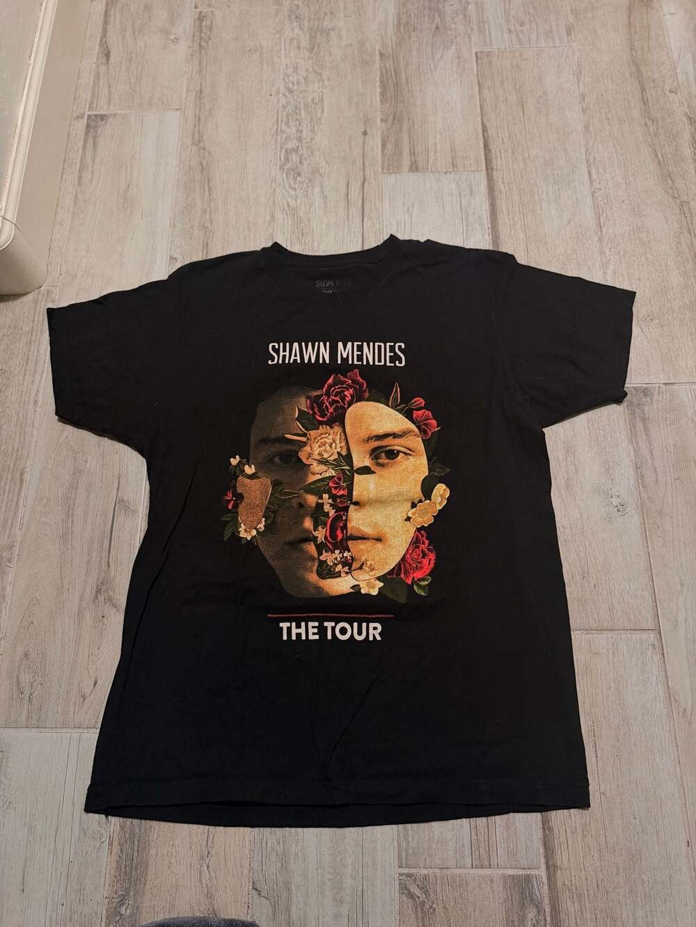 Shawn Mendes The Tour 2019 Floral Graphic Concert T-Shirt Size Large